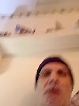 Snapshot of Hand69someguy chatting on 03/02/25, 03:13 Hand69someguy online show from 03/02/25, 03:13