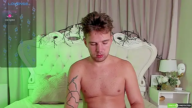 ArthurWhitee online show from 01/17/26, 03:32