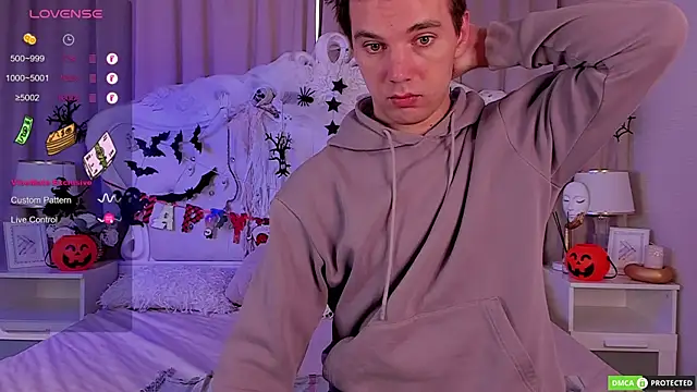 ArthurWhitee online show from 10/17/25, 03:10