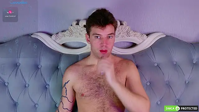 ArthurWhitee online show from 04/15/26, 08:42