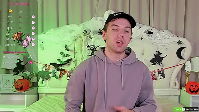 ArthurWhitee online show from 10/31/25, 05:09