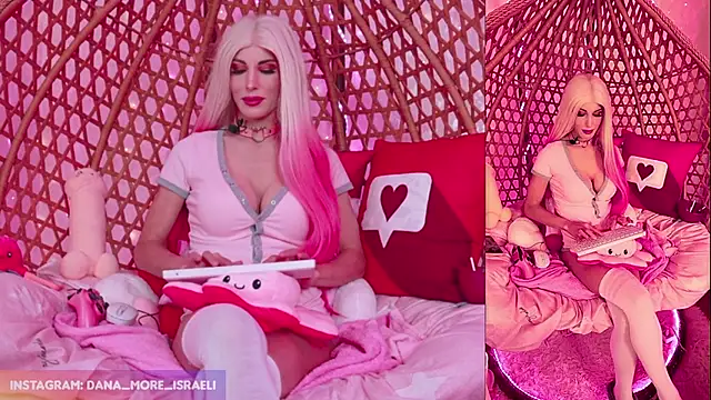 Snapshot of dana_more chatting on 11/14/25, 10:41 dana more online show from 11/14/25, 10:41