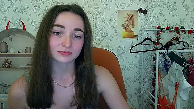  Barbie Kiss  online show from 11/01/25, 10:47