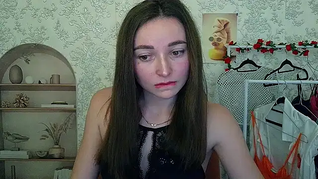  Barbie Kiss  online show from 11/21/25, 08:30