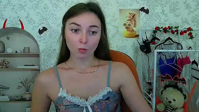  Barbie Kiss  online show from 10/27/25, 03:13