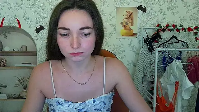  Barbie Kiss  online show from 11/01/25, 10:42