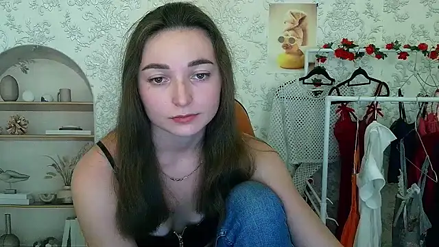  Barbie Kiss  online show from 11/10/25, 04:12