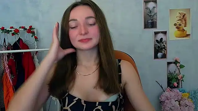  Barbie Kiss  online show from 12/01/25, 12:28