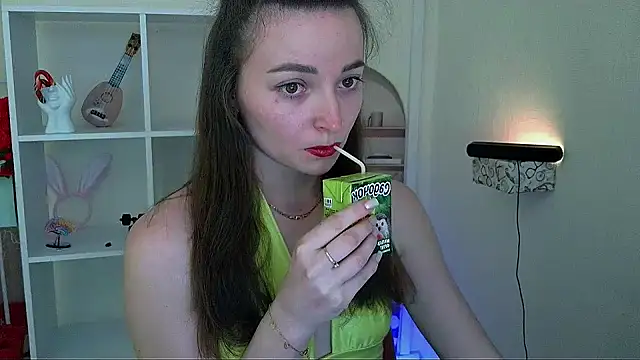 Snapshot of _Barbie_Kiss_ chatting on 05/25/26, 04:28 Barbie Kiss online show from 05/25/26, 04:28