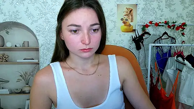  Barbie Kiss  online show from 10/15/25, 05:06