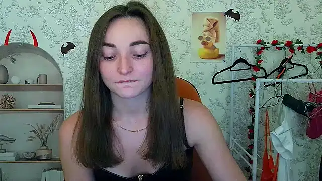  Barbie Kiss  online show from 11/04/25, 04:11