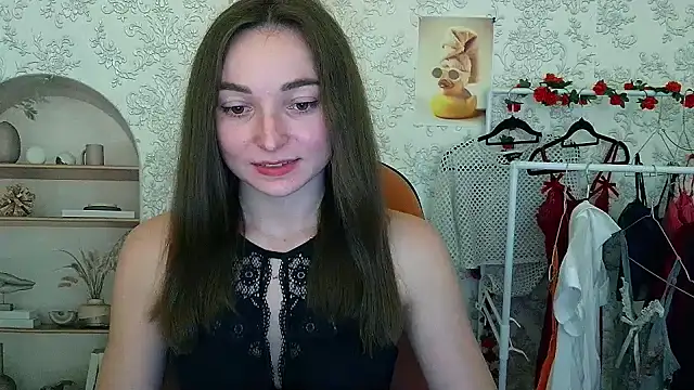  Barbie Kiss  online show from 11/12/25, 10:24