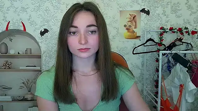  Barbie Kiss  online show from 11/02/25, 05:40