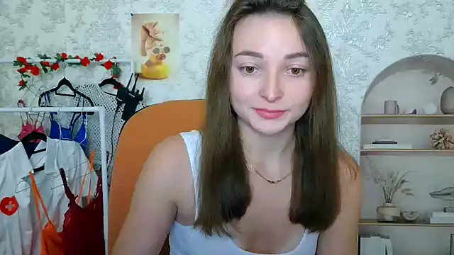  Barbie Kiss  online show from 10/13/25, 02:18