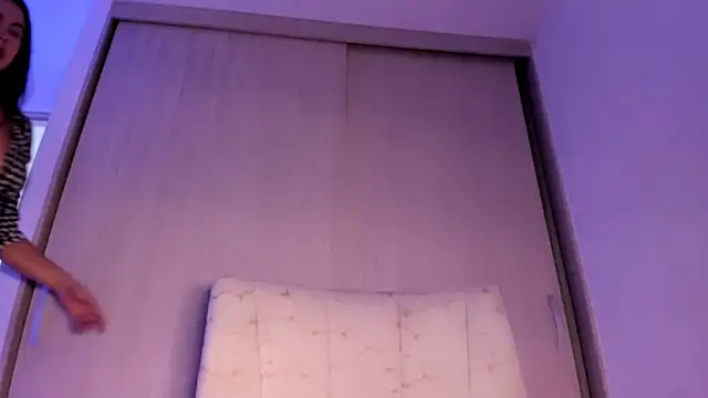 CoralineKam1 online show from 02/11/26, 07:47