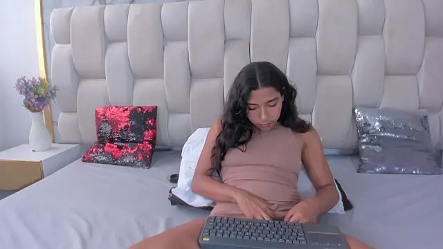 Snapshot of Hanna_lens chatting on 02/23/26, 04:40 Hanna lens online show from 02/23/26, 04:40