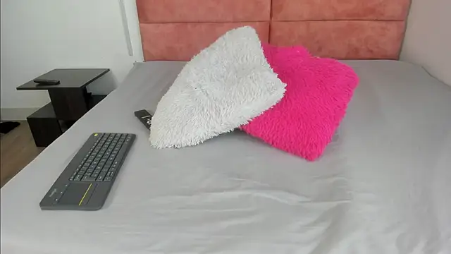 Hanna lens online show from 10/24/25, 05:34