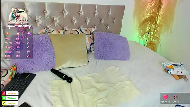 alanavega11 online show from 12/18/25, 02:10