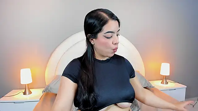 Snapshot of Eva_bigboobs chatting on 10/17/25, 11:45 Eva bigboobs online show from 10/17/25, 11:45
