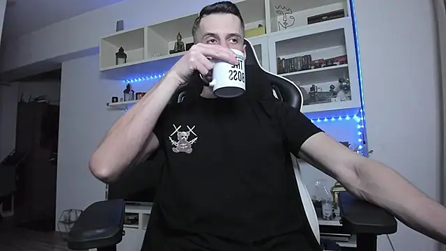 ToddClaytonn online show from 12/01/25, 06:09