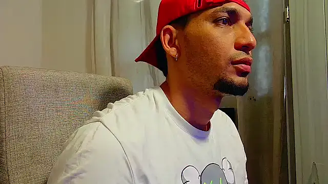 Snapshot of Jeff_Kent2 chatting on 10/15/25, 05:10 Jeff Kent2 online show from 10/15/25, 05:10