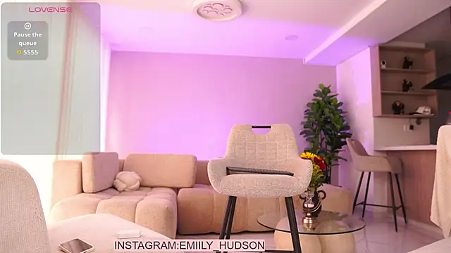 Snapshot of emily_huddson_ chatting on 05/17/26, 07:14 emily huddson online show from 05/17/26, 07:14