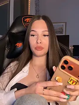 EricaWalls online show from 04/18/26, 06:21