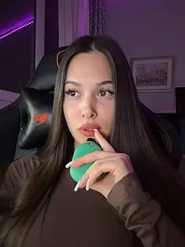 EricaWalls online show from 11/23/25, 10:09