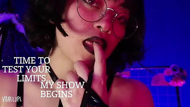 vanelope11 online show from 10/26/25, 06:19