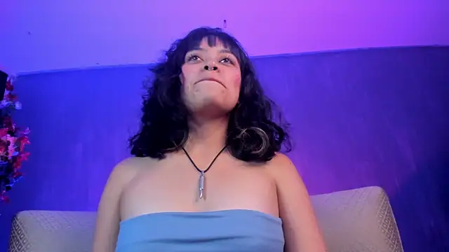 Snapshot of vanelope11 chatting on 02/20/25, 01:14 vanelope11 online show from 02/20/25, 01:14