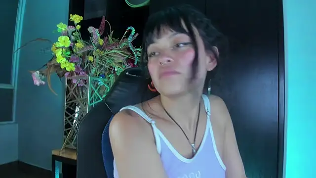 Snapshot of vanelope11 chatting on 03/01/25, 03:32 vanelope11 online show from 03/01/25, 03:32