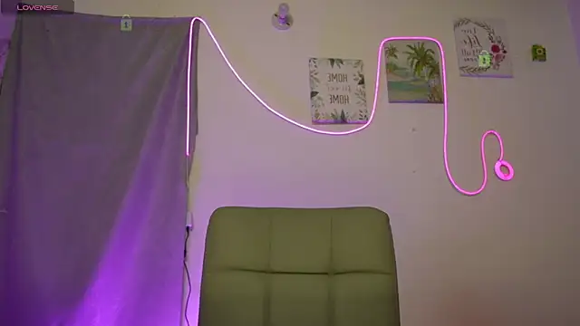 Snapshot of sophie_sweet001 chatting on 02/04/26, 03:23 sophie sweet001 online show from 02/04/26, 03:23