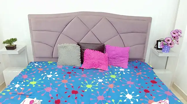 Snapshot of michell_madisonn chatting on 02/18/25, 09:09 michell madisonn online show from 02/18/25, 09:09