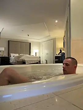 PeytonJohnn online show from 12/04/25, 09:08