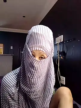 Snapshot of KamaLila chatting on 10/12/25, 11:44 KamaLila online show from 10/12/25, 11:44