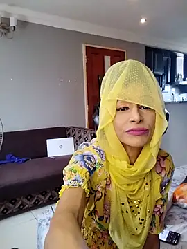 Snapshot of KamaLila chatting on 10/16/25, 10:34 KamaLila online show from 10/16/25, 10:34