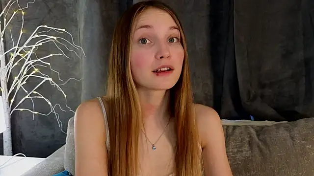 Snapshot of MonaEldon chatting on 12/23/24, 07:38 MonaEldon online show from 12/23/24, 07:38