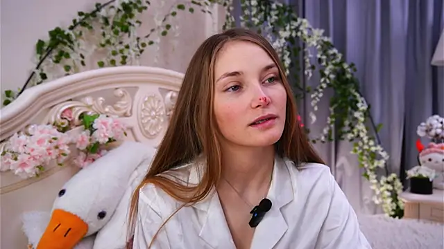 MonaEldon online show from 11/23/25, 02:43