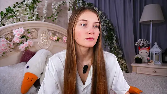 MonaEldon online show from 12/03/25, 02:45