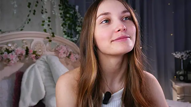 MonaEldon online show from 04/15/26, 02:50