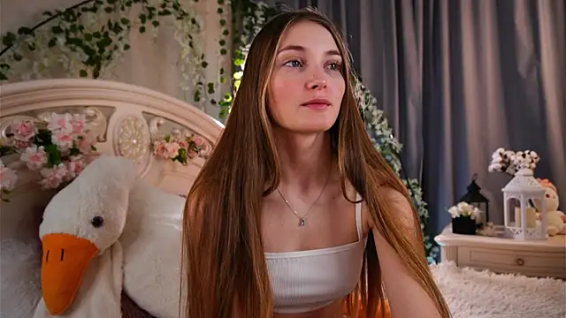 Snapshot of MonaEldon chatting on 11/07/25, 02:16 MonaEldon online show from 11/07/25, 02:16