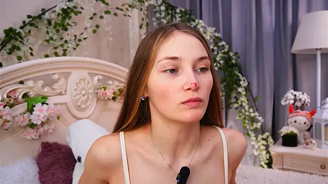 MonaEldon online show from 11/24/25, 02:33