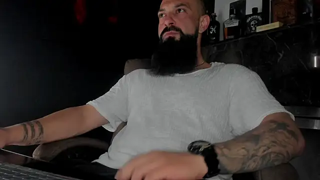 Snapshot of axxelrich_ chatting on 10/03/25, 02:48 axxelrich online show from 10/03/25, 02:48