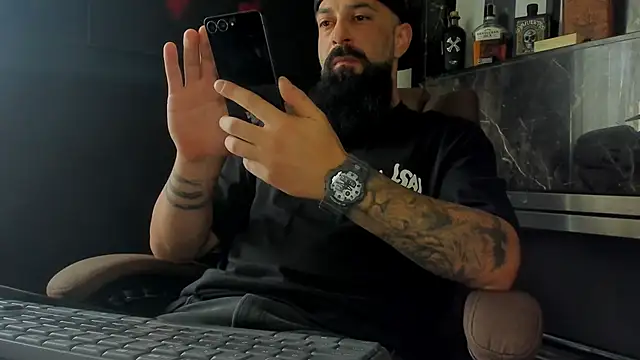 Snapshot of axxelrich_ chatting on 10/10/25, 06:14 axxelrich online show from 10/10/25, 06:14