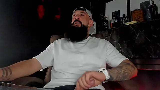 Snapshot of axxelrich_ chatting on 10/23/25, 04:33 axxelrich online show from 10/23/25, 04:33