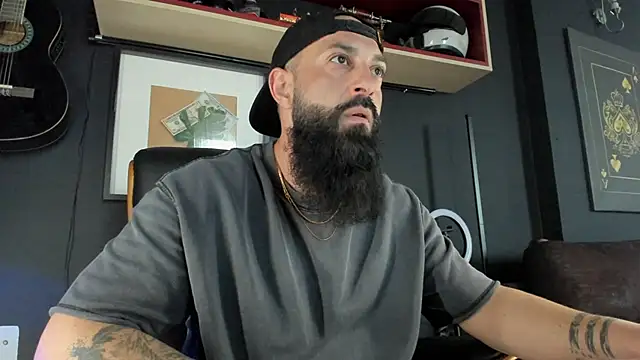 Snapshot of axxelrich_ chatting on 02/15/25, 10:33 axxelrich online show from 02/15/25, 10:33