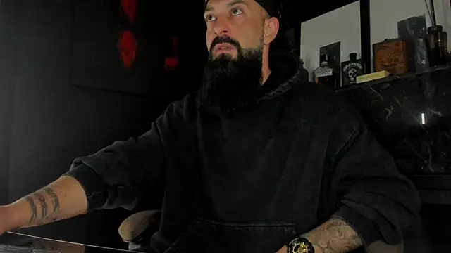 Snapshot of axxelrich_ chatting on 10/28/25, 04:35 axxelrich online show from 10/28/25, 04:35