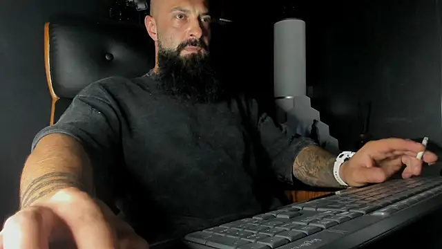 Snapshot of axxelrich_ chatting on 09/12/25, 04:40 axxelrich online show from 09/12/25, 04:40