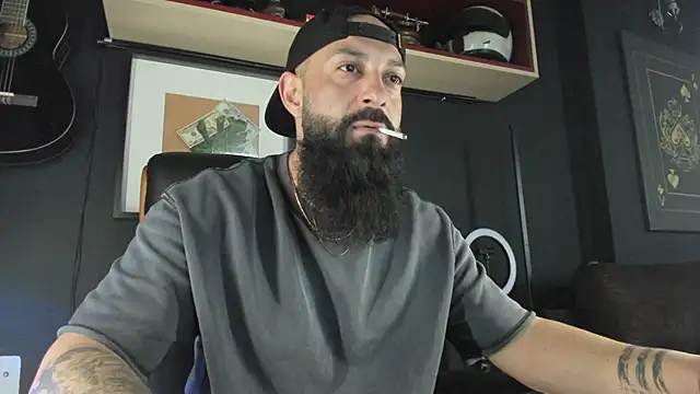 Snapshot of axxelrich_ chatting on 02/15/25, 07:27 axxelrich online show from 02/15/25, 07:27