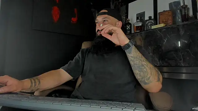 Snapshot of axxelrich_ chatting on 11/02/25, 01:10 axxelrich online show from 11/02/25, 01:10